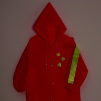 Дождевик детский со светоотражающими элементами, цвет розовый (120-160 см) Дождевик детский со светоотражающими элементами, цвет розовый (120-160 см)