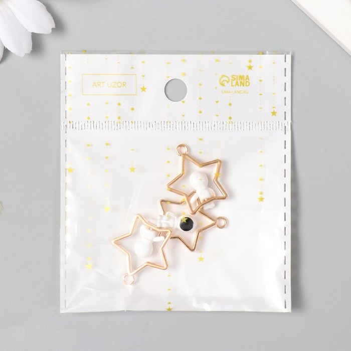 Декор для творчества металл "Космонавт на звезде" эмаль 2,4х2,2 см