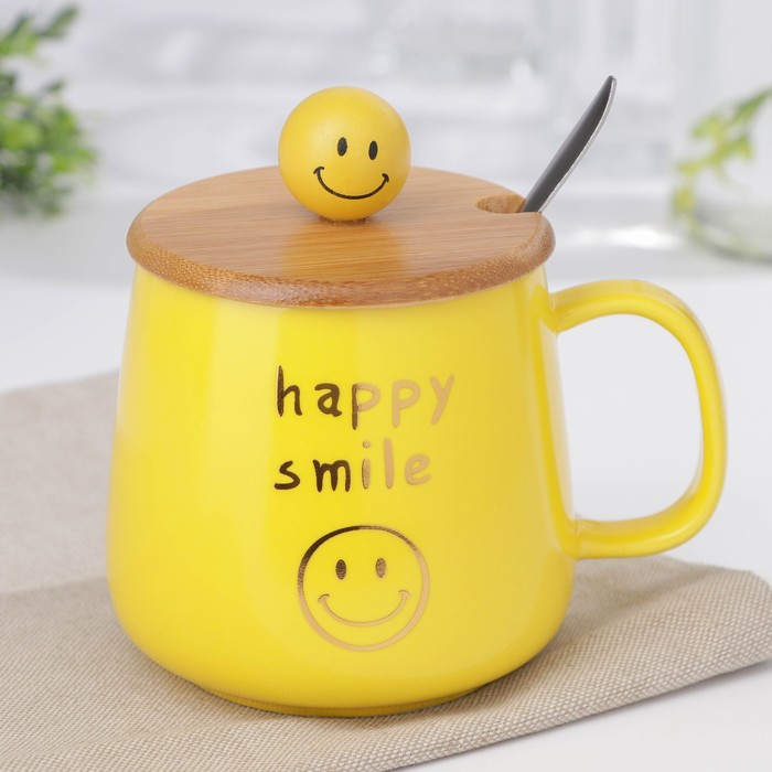 Кружка керамическая &laquo;Смайл&raquo;, 350 мл, с деревянной крышкой и ложкой, цвет и рисунок МИКС