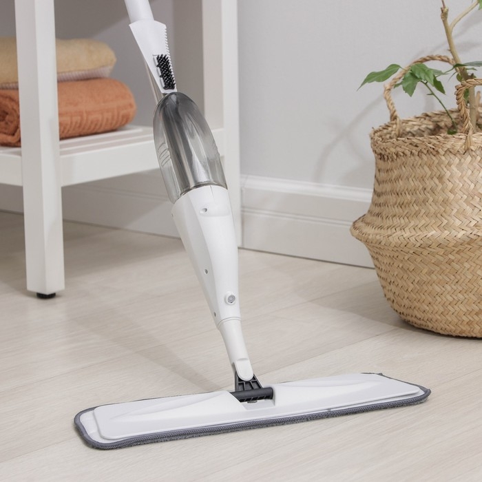 Швабра для мытья пола с распылителем Доляна, насадка из микрофибры 40&times;13 см, стальной черенок 125 см