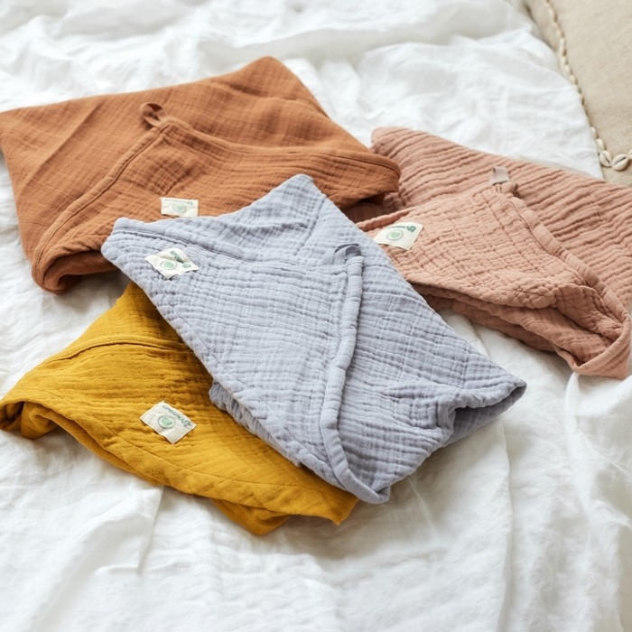 Полотенце уголок муслиновое Крошка Я, 75х75 см, цвет горчичный, 100% хлопок, 3-сл, 180 гр/м2