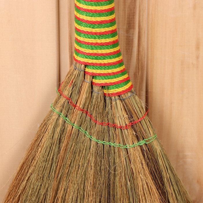 Веник рисовый с бамбуковой ручкой, 30х80 см, микс