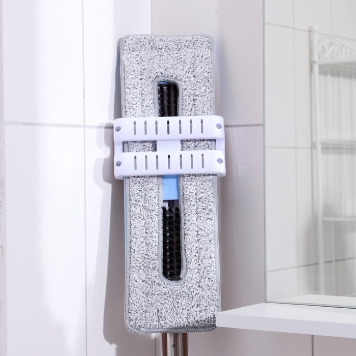 Швабра с отжимом и щёткой, 2 насадки из микрофибры 38&times;12 см, стальная ручка 136 см