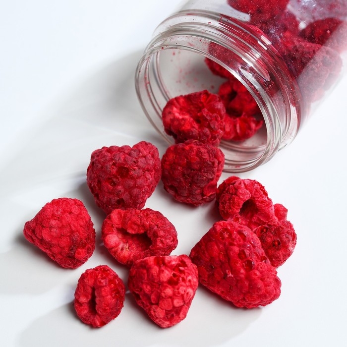 Ягода сублимированная «Малина» для капкейков и шоколада, 8 г. Ягода сублимированная «Малина» для капкейков и шоколада, 8 г.