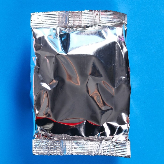 Подарочный набор «Волшебного нового года»: чай чёрный 50 г., арахис в белой шоколадной глазури 100 г., ананас в белом шоколаде 100 г., крем-мед с клубникой 120 г. Подарочный набор «Волшебного нового года»: чай чёрный 50 г., арахис в белой шоколадной глазури 100 г., ананас в белом шоколаде 100 г., крем-мед с клубникой 120 г.