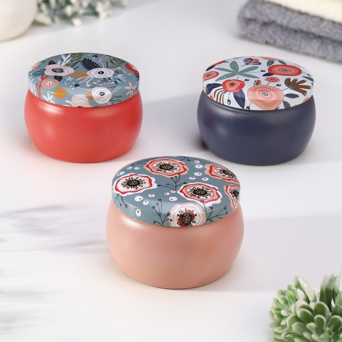 Свеча ароматическая из соевого воска с сухоцветом "Гардения" 4,5х6 см, 80 г