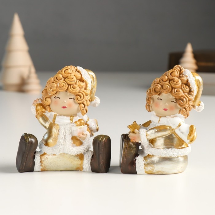 Сувенир полистоун Сувенир полистоун "Малышка в золотом кафтане и колпаке, сидит" МИКС 4х5,5х8 см