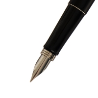 Ручка подарочная перьевая в кожзам футляре, корпус черный с серебром Ручка подарочная перьевая в кожзам футляре, корпус черный с серебром