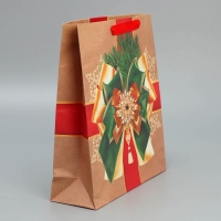 Пакет подарочный новогодний крафтовый вертикальный &laquo;Новогодний подарок&raquo;, M 26 х 30 х 9 см, Новый год