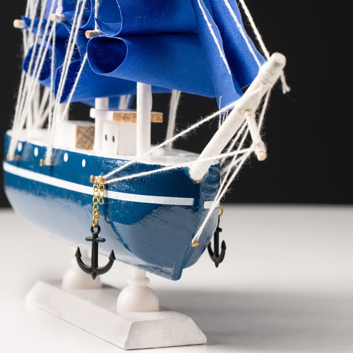 Корабль сувенирный малый «Дорита», борта синие с белой полосой, паруса синие,23×5,5×21 см Корабль сувенирный малый «Дорита», борта синие с белой полосой, паруса синие,23×5,5×21 см