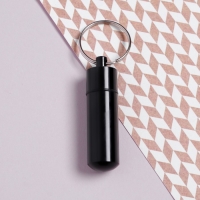 Таблетница брелок «Крутому парню», 1,4 х 5,2 см. Таблетница брелок «Крутому парню», 1,4 х 5,2 см.