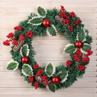 Венок новогодний d-40 см "Лесной фестиваль" веточки с ягодами листья Венок новогодний d-40 см "Лесной фестиваль" веточки с ягодами листья