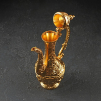 Набор сервировочный &laquo;Роскошь. Золото&raquo;, 8 предметов: кувшин 250 мл, 6 рюмок, 20 мл, поднос, цвет золотой