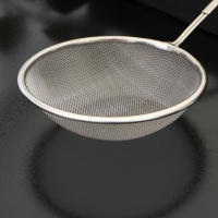 Сито для просеивания с ручкой Доляна &laquo;Изыск&raquo;, d=12 см, цвет красный