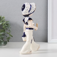 Сувенир керамика "Девочка с лейкой и лопаткой, в шляпке" кобальт 8х11х21 см