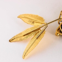 Салфетница &laquo;Перо&raquo;, 17&times;17&times;6 см, цвет металла золотой