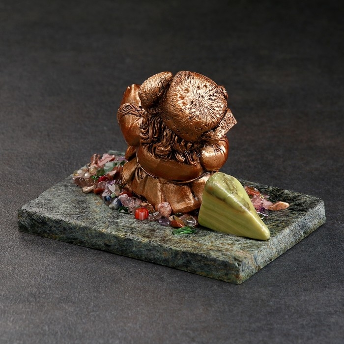 Сувенир Сувенир "Домовой с подковой", 7х10х8 см, змеевик, гипс