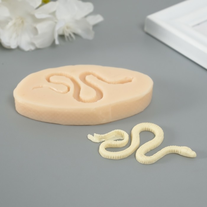 Новогодний молд силикон Новогодний молд силикон "Змея ползет" 0,3х5,6х3,1 см