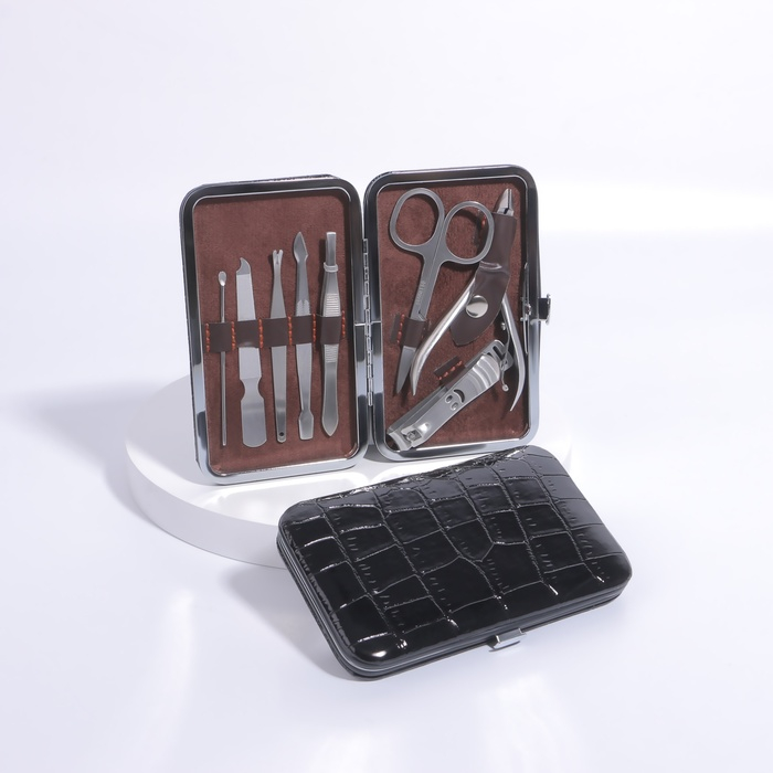 Набор маникюрный &laquo;Рептилия&raquo;, 8 предметов, в футляре, цвет чёрный