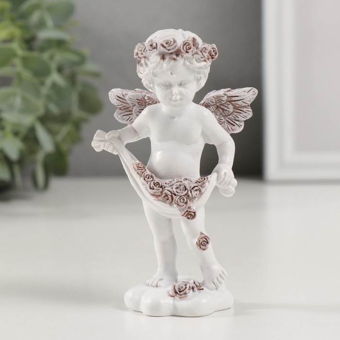 Сувенир полистоун Сувенир полистоун "Ангелочек с лепестками роз" кофейный венок 6,5х4х10,5 см