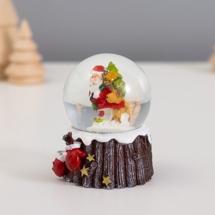 Сувенир полистоун водяной шар Сувенир полистоун водяной шар "Дед Мороз/Снеговик с варежками" МИКС 6,5х4,5х4,5 см