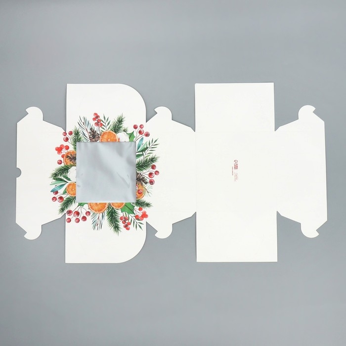 Коробка для капкейков складная с двусторонним нанесением &laquo;Венок&raquo;, 16 х 16 х 10 см, Новый год