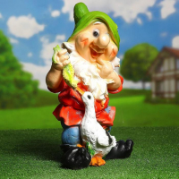 Садовая фигура "Гном с уткой" 18х24х49см Садовая фигура "Гном с уткой" 18х24х49см