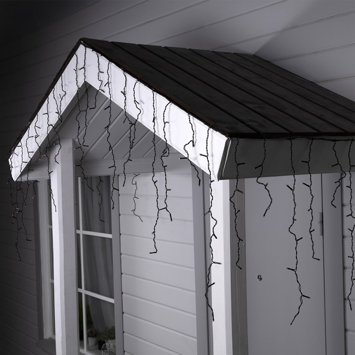 Гирлянда &laquo;Бахрома&raquo; 4 &times; 0.6 м, IP44, тёмная нить, 180 LED, свечение синее, мерцание белым, 220 В