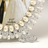 Фоторамка пластик 13х18 см "Империя" жемчуг и стразы, серебро 26х17,7 см Фоторамка пластик 13х18 см "Империя" жемчуг и стразы, серебро 26х17,7 см