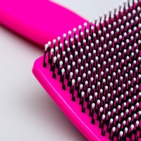 Пуходерка пластиковая мягкая с закругленными зубьями, средняя, 9 х 15,5 см, розовая Пуходерка пластиковая мягкая с закругленными зубьями, средняя, 9 х 15,5 см, розовая