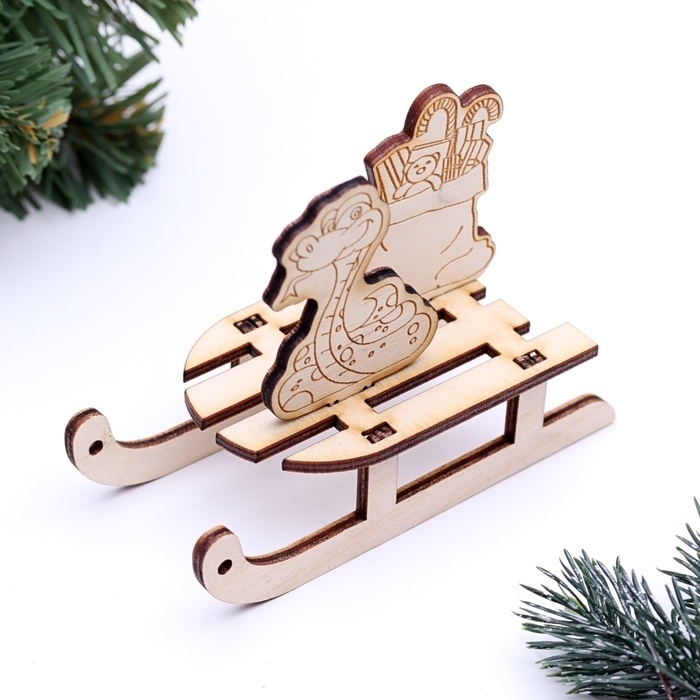 Сувенир символ года санки Сувенир символ года санки "Змея с мешком подарков", вид 6, 9,8 х 4,7 х 7,7 см