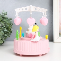 Шкатулка музыкальная механическая "Карусель - свадьба" розовая 13,5х13,5х20 см Шкатулка музыкальная механическая "Карусель - свадьба" розовая 13,5х13,5х20 см
