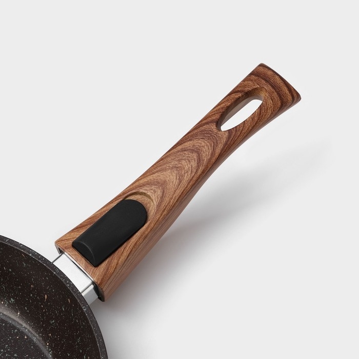 Сковорода кованая Magistro Granit, d=20 см, съёмная ручка soft-touch, антипригарное покрытие, индукция, цвет чёрный Сковорода кованая Magistro Granit, d=20 см, съёмная ручка soft-touch, антипригарное покрытие, индукция, цвет чёрный