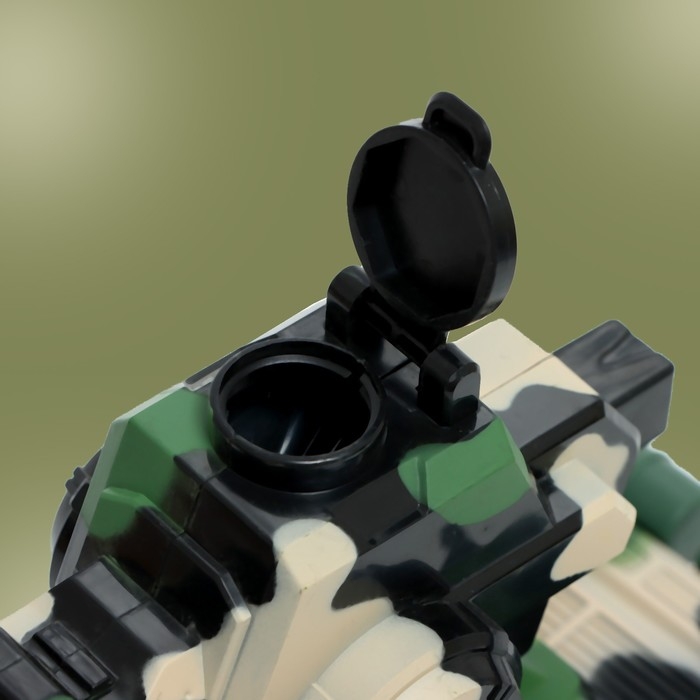 Танк на радиоуправлении &laquo;Боец&raquo;, стреляет пулями, работает от батареек