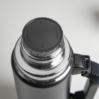 Термос "Арктика. Уазик", 1.25 л, с ручкой, сохраняет тепло 40 ч, черный Термос "Арктика. Уазик", 1.25 л, с ручкой, сохраняет тепло 40 ч, черный