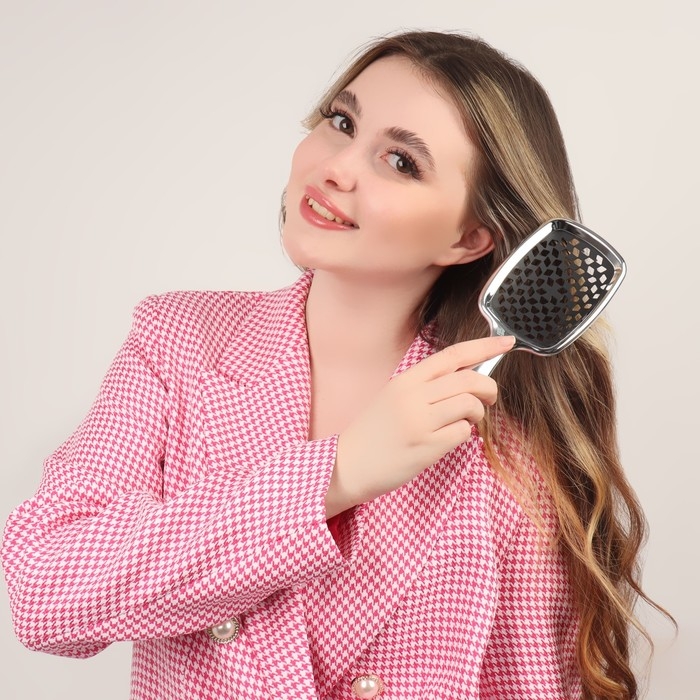 Расчёска массажная, широкая, вентилируемая, с гальваническим покрытием, 8,5 × 20,5 см, PVC коробка, цвет МИКС Расчёска массажная, широкая, вентилируемая, с гальваническим покрытием, 8,5 × 20,5 см, PVC коробка, цвет МИКС