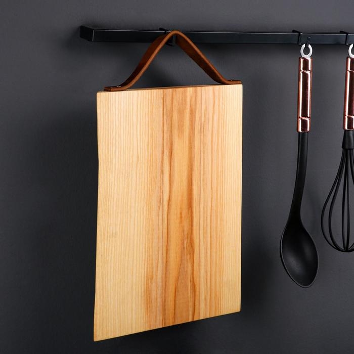 Доска разделочная Доска разделочная "Прямоугольная", кожаная ручка, массив ясеня, 32х24 см