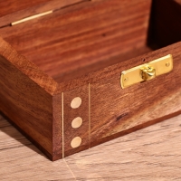 Копилка "Бокс" 11х7х7 см, дерево шишам Копилка "Бокс" 11х7х7 см, дерево шишам