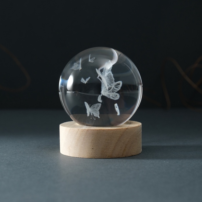 Сувенир стекло подсветка Сувенир стекло подсветка "Шар. Бабочки" d=6 см подставка дерево, USB