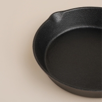 Сковорода чугунная на деревянной подставкем SL Home, d=25, h=4,4 см, индукция, цвет чёрный Сковорода чугунная на деревянной подставкем SL Home, d=25, h=4,4 см, индукция, цвет чёрный