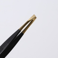 Пинцет скошенный, узкий, 8,5 см, цвет чёрный/золотистый