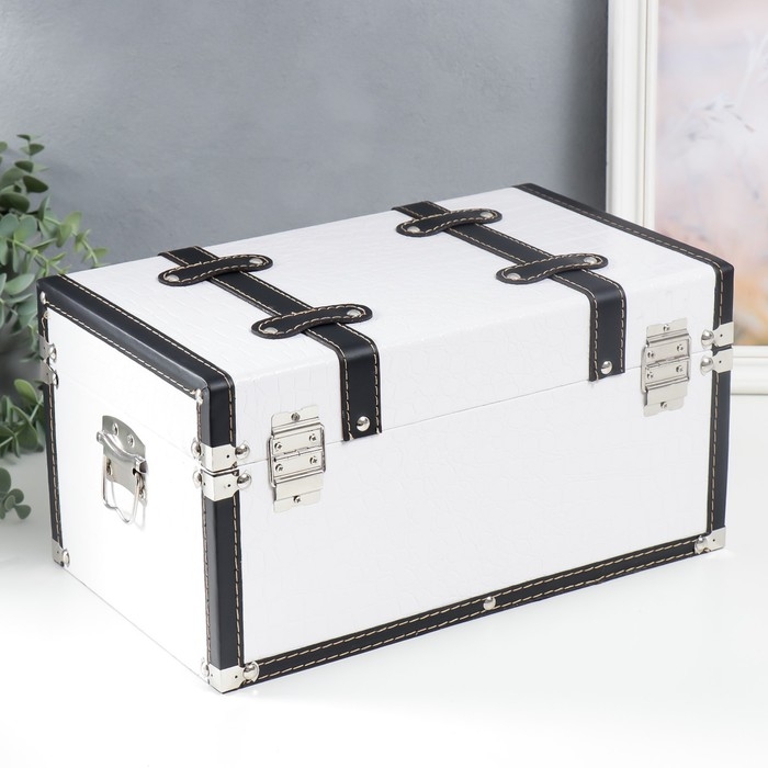 Шкатулка дерево кожзам "Сундук с ремнями" белый 19х21х35 см