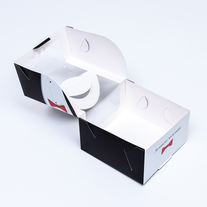 Коробка под бенто-торт с окном Коробка под бенто-торт с окном "Честь и достоинство", 14 х 14 х 8 см