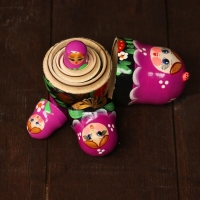 Матрёшка &laquo;Божья коровка&raquo;, фиолетовый платок, 5 кукольная, 9-11 см