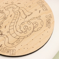 Новый год. Подставка с символом года под горячее "Змейка в шар символ годафе", диаметр - 9,5 см 1049