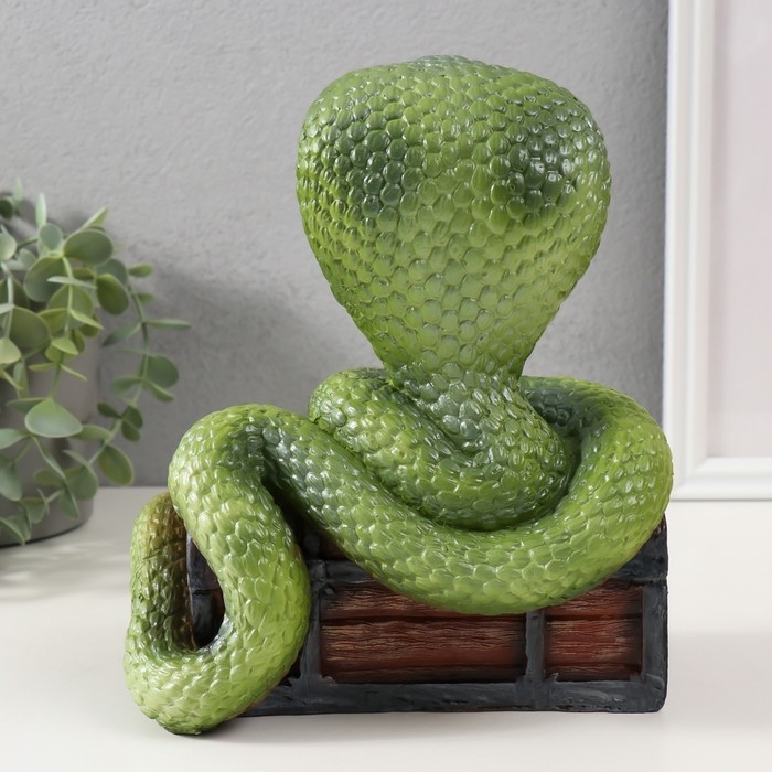 Копилка Копилка"КОБРА НА СУНДУКЕ " 20 х 17 х 12 см.