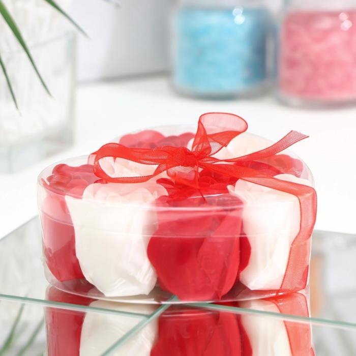 Мыльные розочки, красные и белые, набор 9 шт. Мыльные розочки, красные и белые, набор 9 шт.