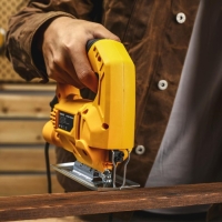 Электролобзик DEKO DKJS650, 650 Вт, регулировка оборотов, 3000 ход/мин Электролобзик DEKO DKJS650, 650 Вт, регулировка оборотов, 3000 ход/мин