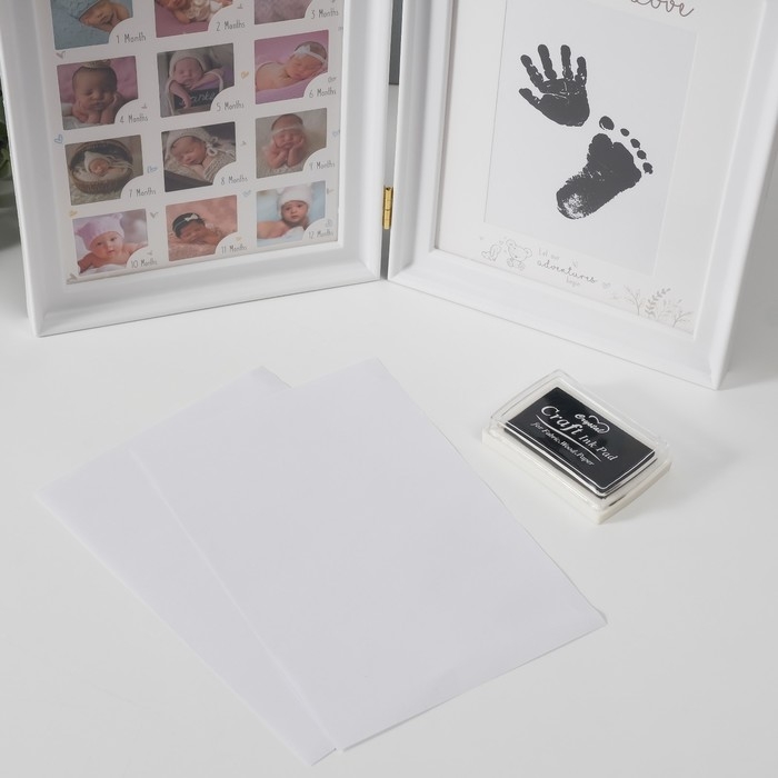 Фоторамка на 12 фото 4х4 см с штемп.подушкой Фоторамка на 12 фото 4х4 см с штемп.подушкой "Сделано с любовью" белая 2х36х23 см