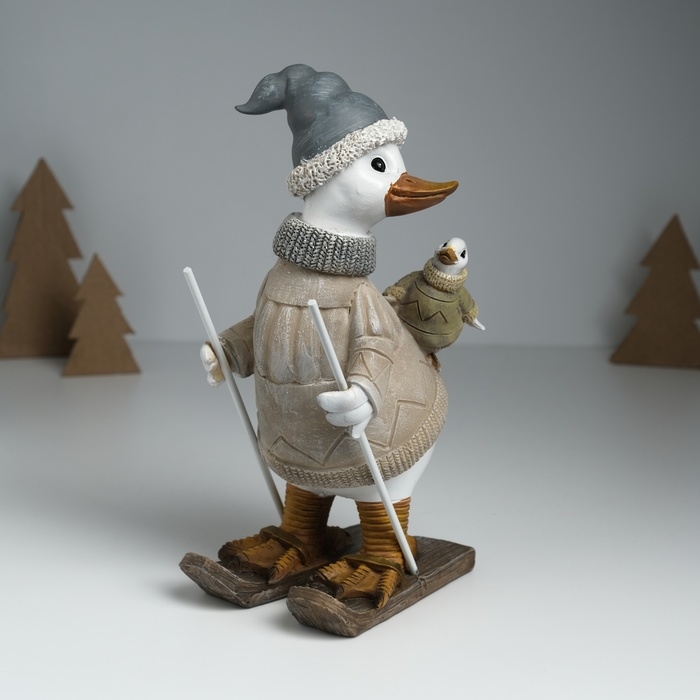 Сувенир полистоун "Гусь на лыжах, с гусёнком на спине" серо-бежевый 9,5х13,5х23,5 см